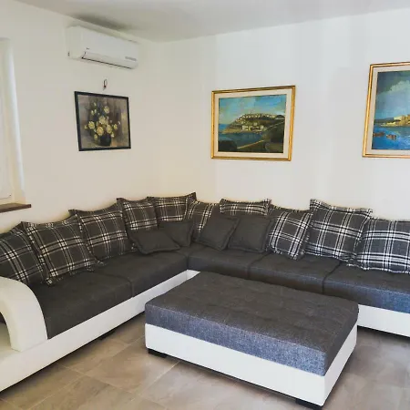 Villa Orka Omišalj Buitenkant foto