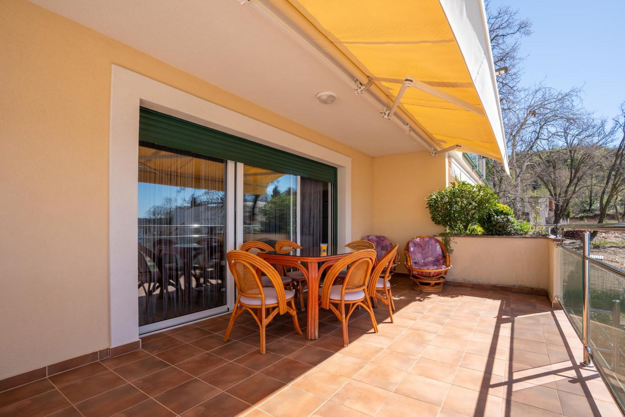 Apartament Orka *
